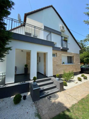 ART INN APARTMANHÁZ BALATON-GYENESDIÁS